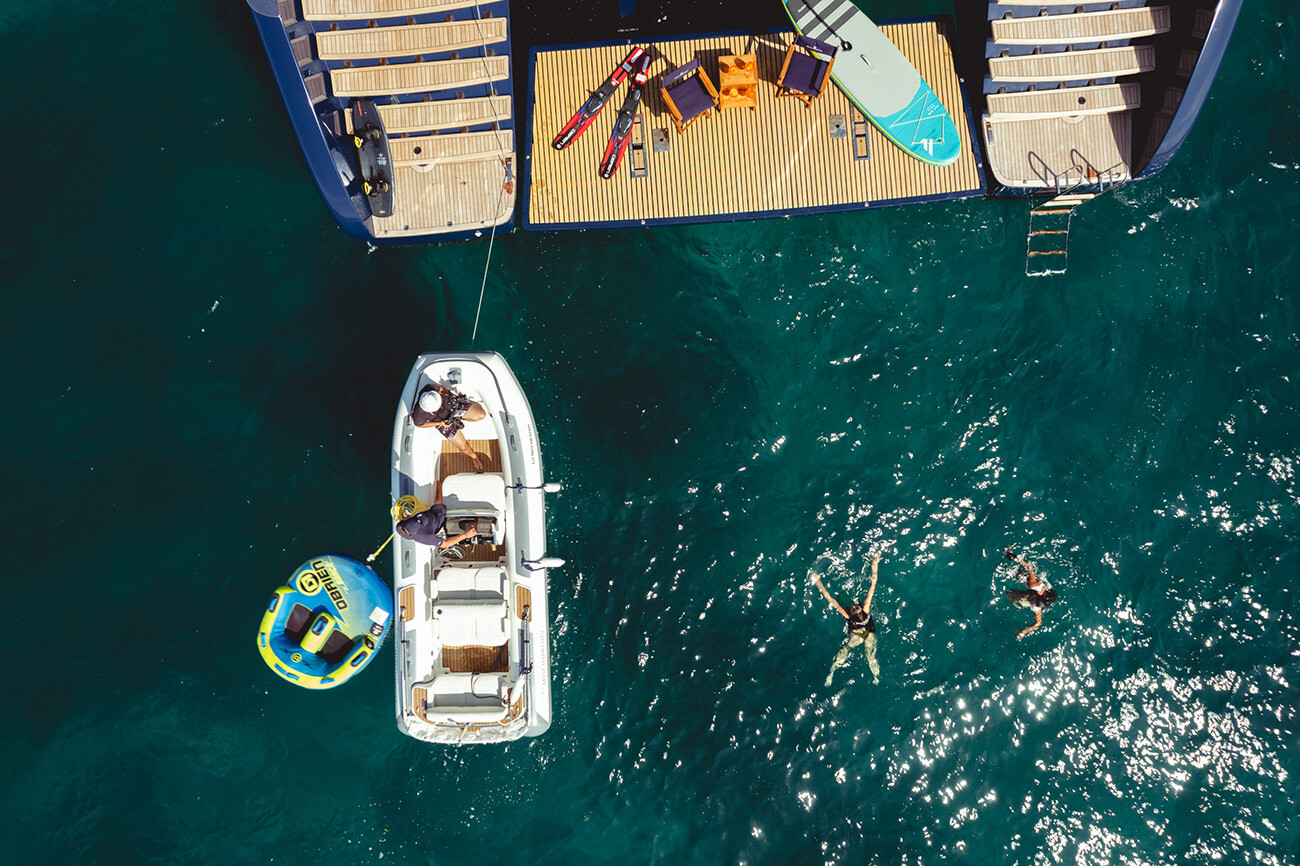 Yacht Mischievous Beach Platform