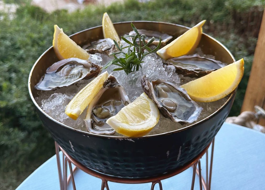Yacht Mischievous oysters