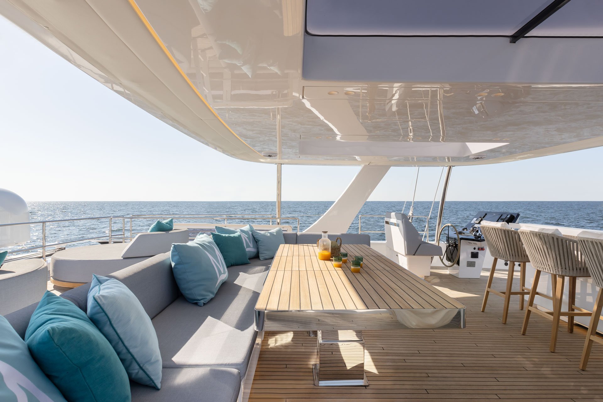 Yacht Mischievous Fly Bridge