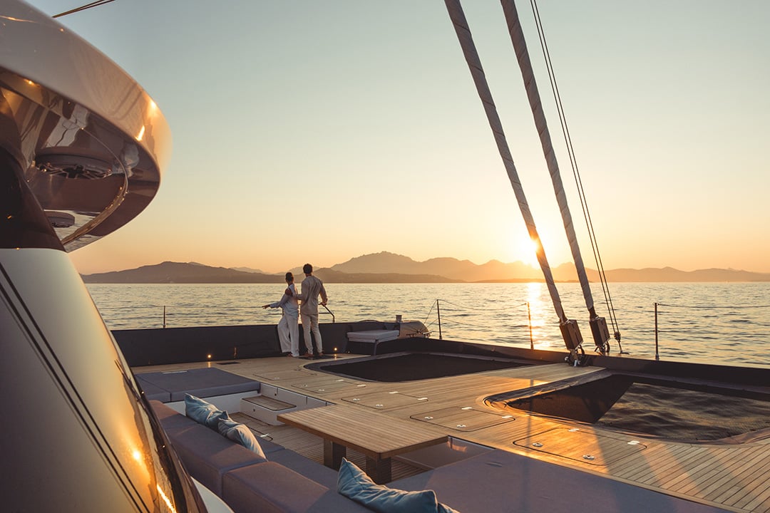 Yacht Mischievous couple watching the sunset
